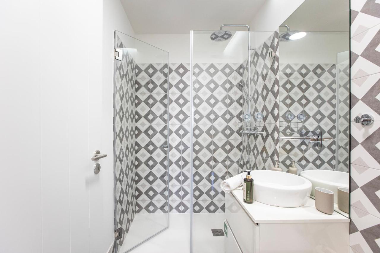 Homely Studio W/ Ac Near Marques By Lovelystay Porto Bagian luar foto