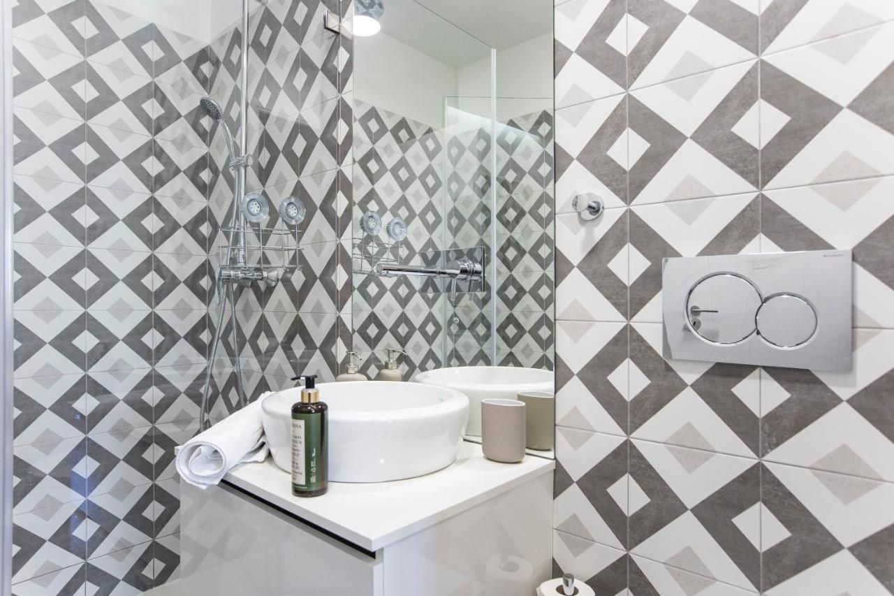 Homely Studio W/ Ac Near Marques By Lovelystay Porto Bagian luar foto